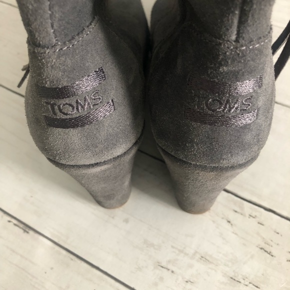 Toms Gray Suede Desert Ankle Side Zipper Boot Size 6.5 - Picture 4 of 7